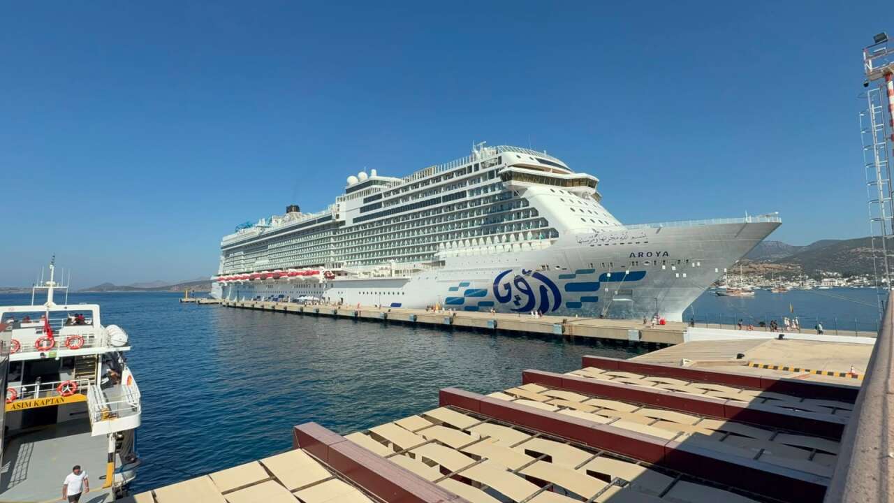 Muğla’da 335 Metrelik “Aroya” Yoğunluğu: Binlerce Yolcu İlçeye Akın Etti 2